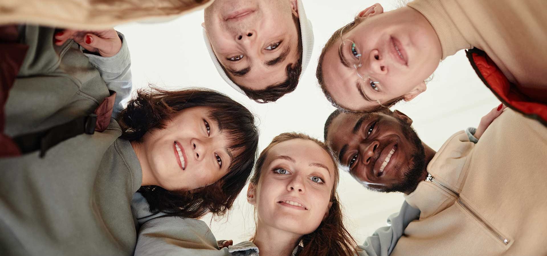 group-of-teenagers-in-circle-UXCYGNJ.jpg